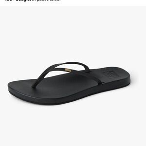 Reef Slim Cushion Flip Flops in Black